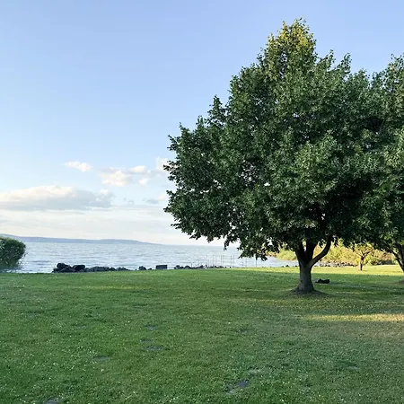 Kosuello Vendeghaz بيت للعطل Szántód