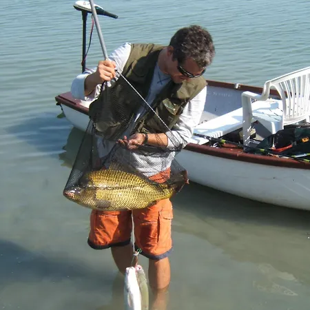 Kosuello Vendeghaz بيت للعطل Szántód